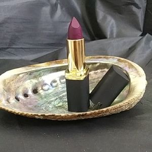 L'Oreal Colour Riche Lipstick Shade 707 Name Matte-jestic